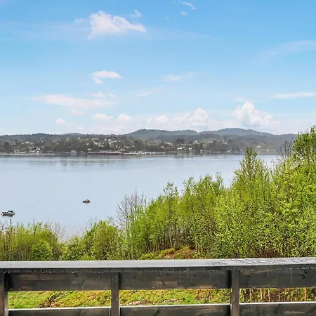 2 Bedroom In Fana * Fanahamaren