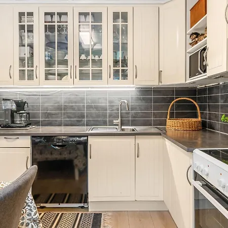 2 Bedroom In Fana Fanahamaren