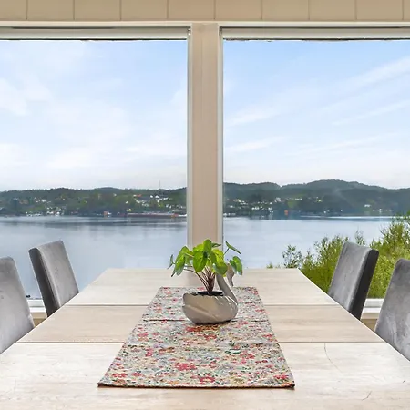 2 Bedroom In Fana Fanahamaren