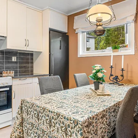 2 Bedroom In Fana * Fanahamaren