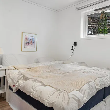 2 Bedroom In Fana * Fanahamaren