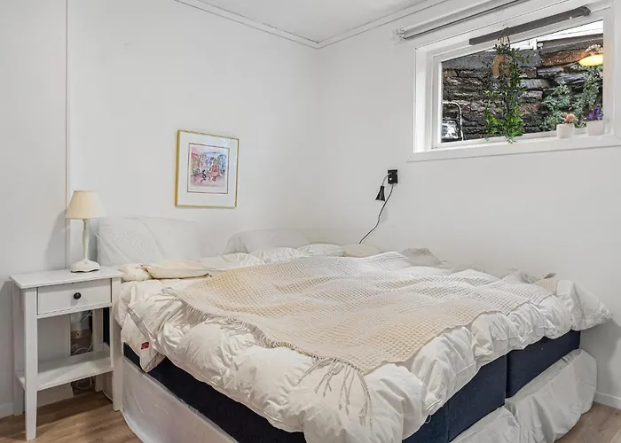 2 Bedroom In Fana * Fanahamaren