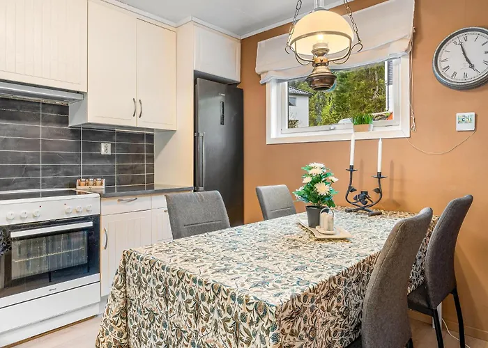 2 Bedroom In Fana * Fanahamaren